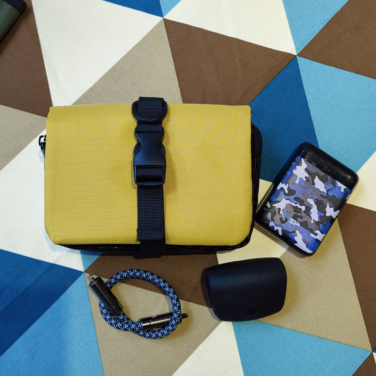 工廠訂製隨身型行動電源阻燃防火收納包-Z123B