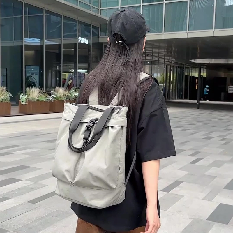 都會大容量休閒兩用後背包實際背負照