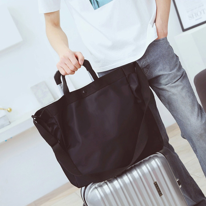 模特兒手拿肩背照訂製極簡旅行提袋手提袋肩背包托特包台灣專業包包代工廠